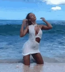 fail-sexy-beach-pose-3eaypce4qv5pd81u.webp