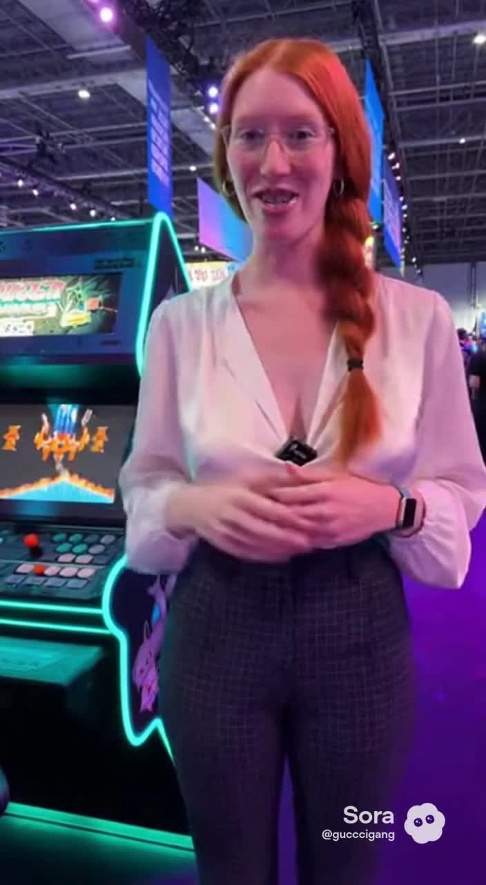 20251208_0731_01kbwt163eev3a5wwfpwe1wvtc.mp4