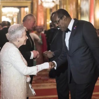 06-Antigua-and-Barbuda-Gaston-Browne