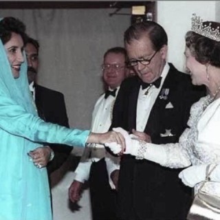 14-Pakistan-Benazir-Bhotto