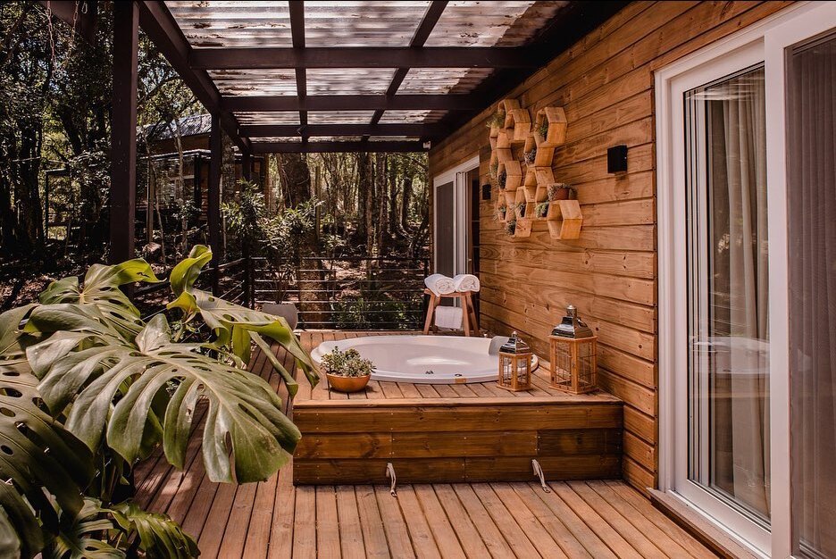 Vila Nambu em Gramado: Cabana Romântica com Jacuzzi em Meio à Natureza