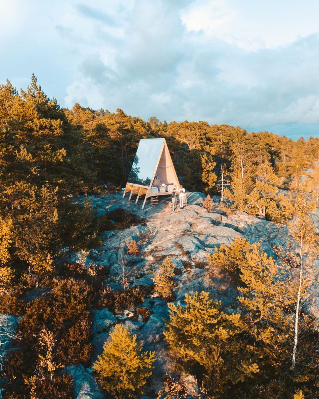 Nolla Cabins: Refúgio Minimalista e Sustentável na Natureza