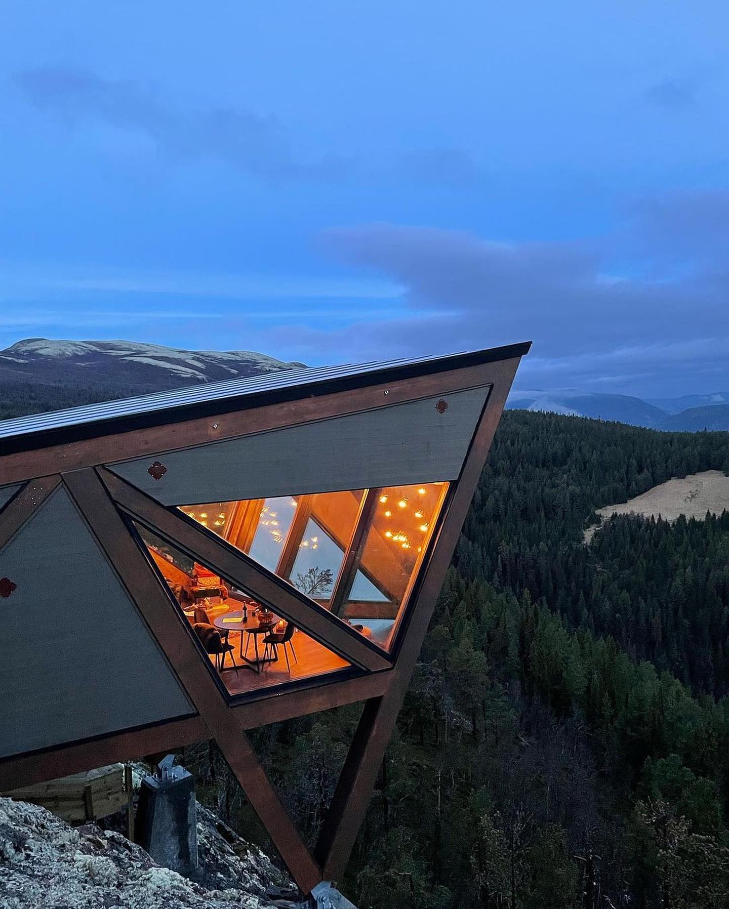 Eagle Nest Eco: Cabana Sustentável com Vista Incrível em Meio à Natureza