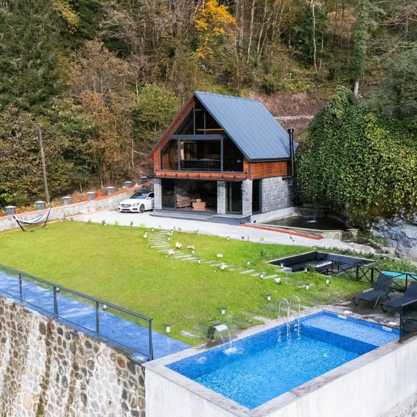 Megza Bungalow: Refúgio Tropical com Arquitetura Charmosa e Natureza